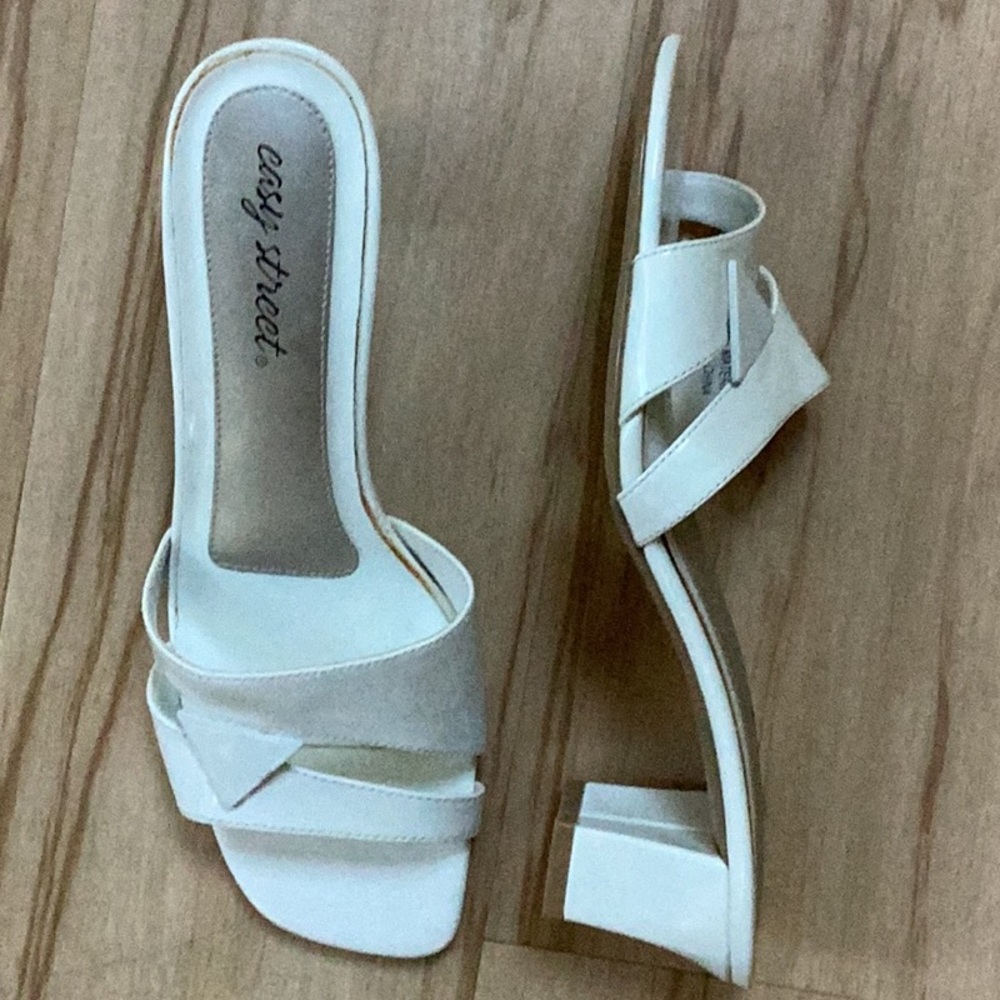 Easy Spirit White‎ Open Toe Low Heel Sandals Sz 8 NWOT